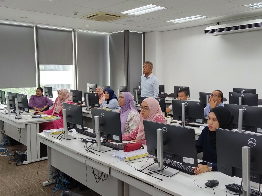 Hands-on computer lab session